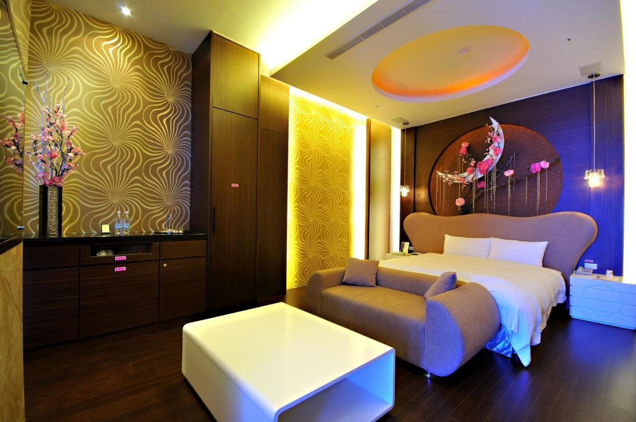 Dubai Motel Yilan Exteriör bild