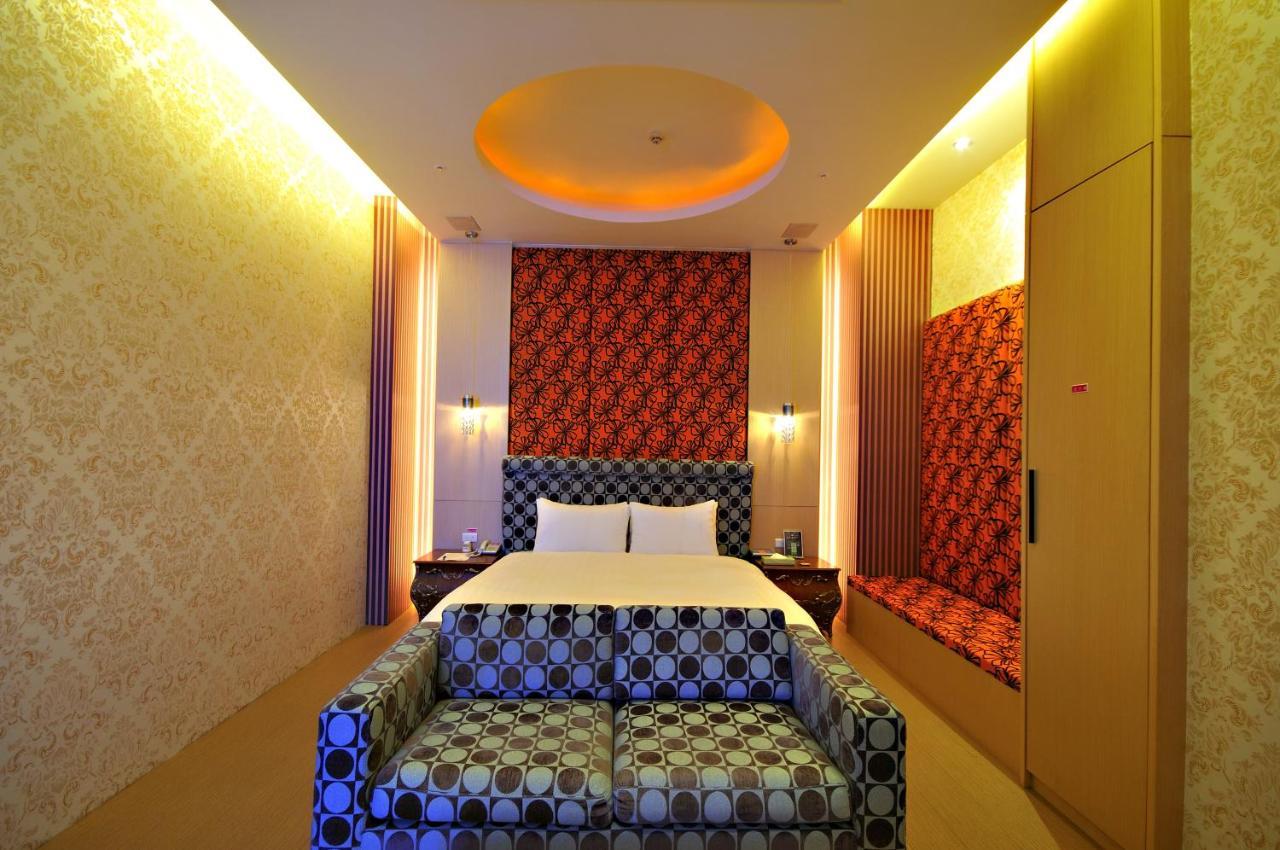 Dubai Motel Yilan Exteriör bild