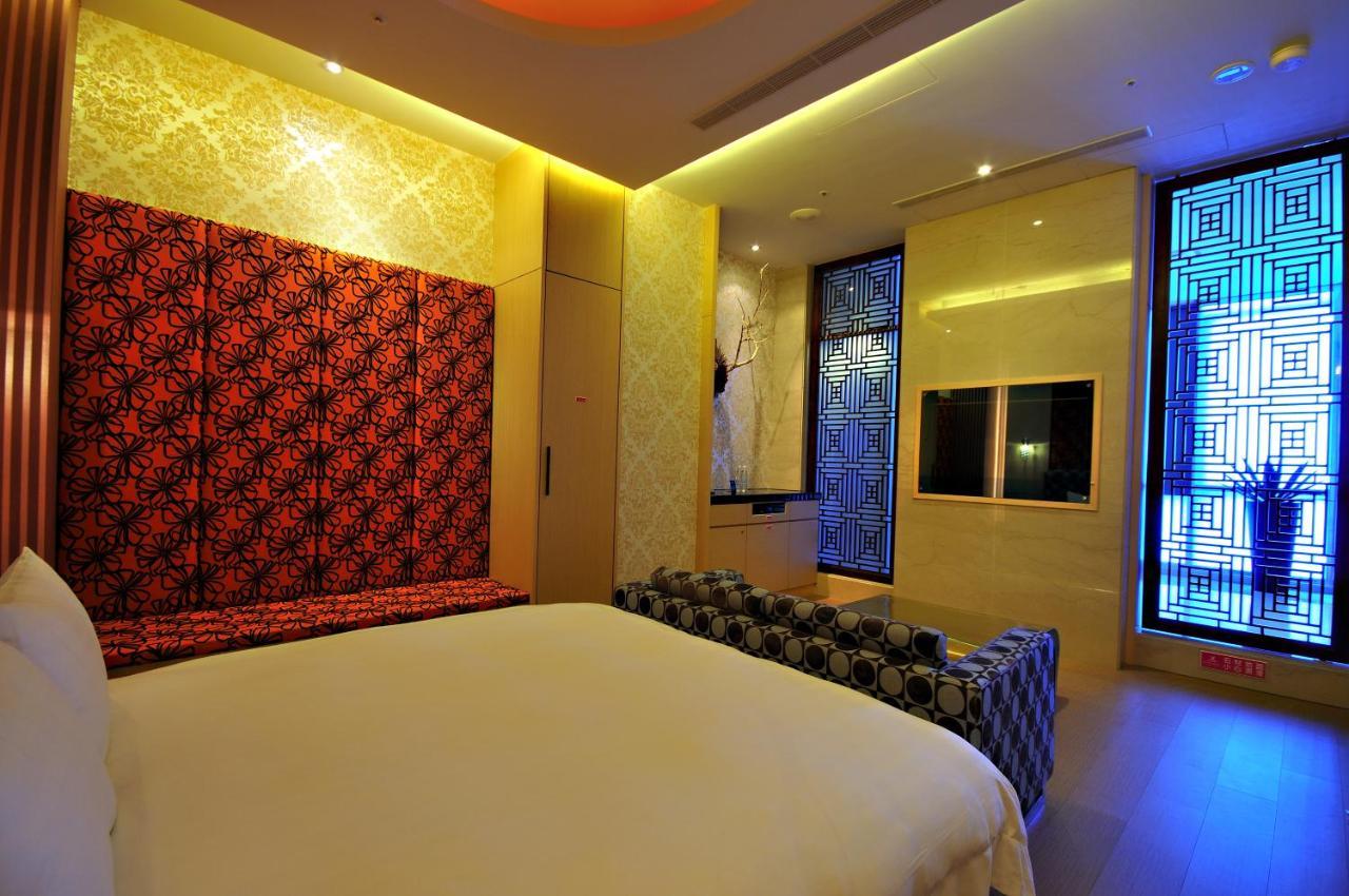 Dubai Motel Yilan Exteriör bild