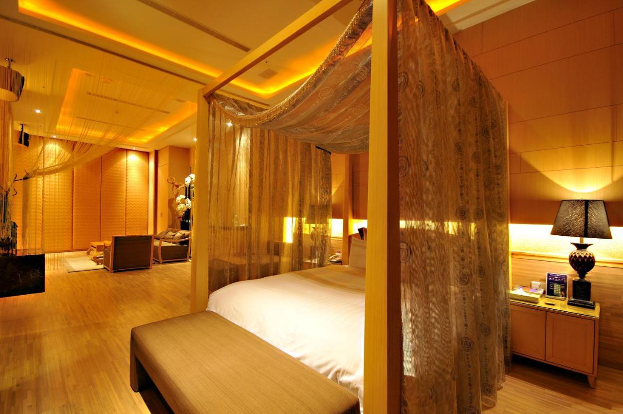 Dubai Motel Yilan Exteriör bild