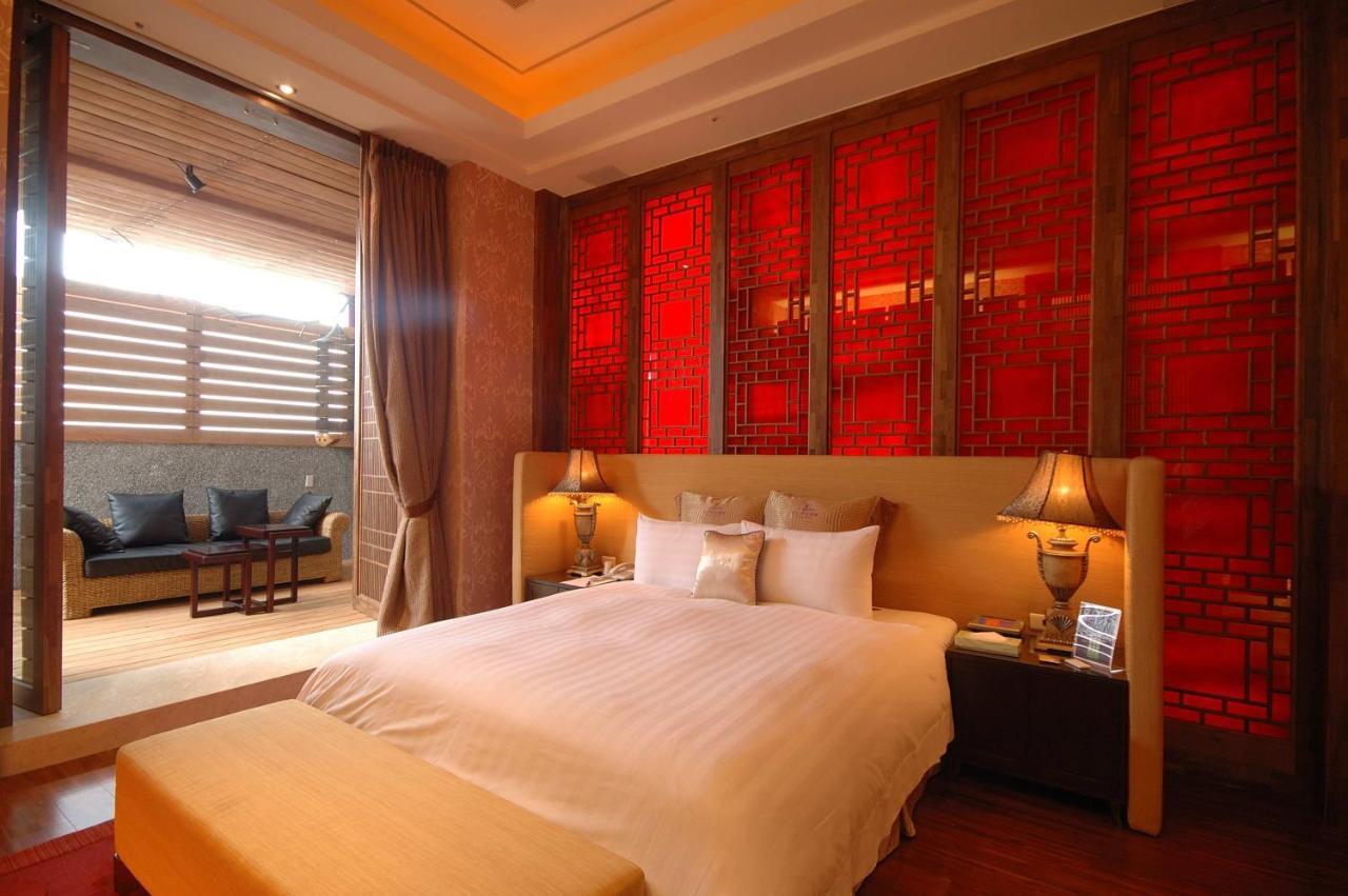 Dubai Motel Yilan Exteriör bild