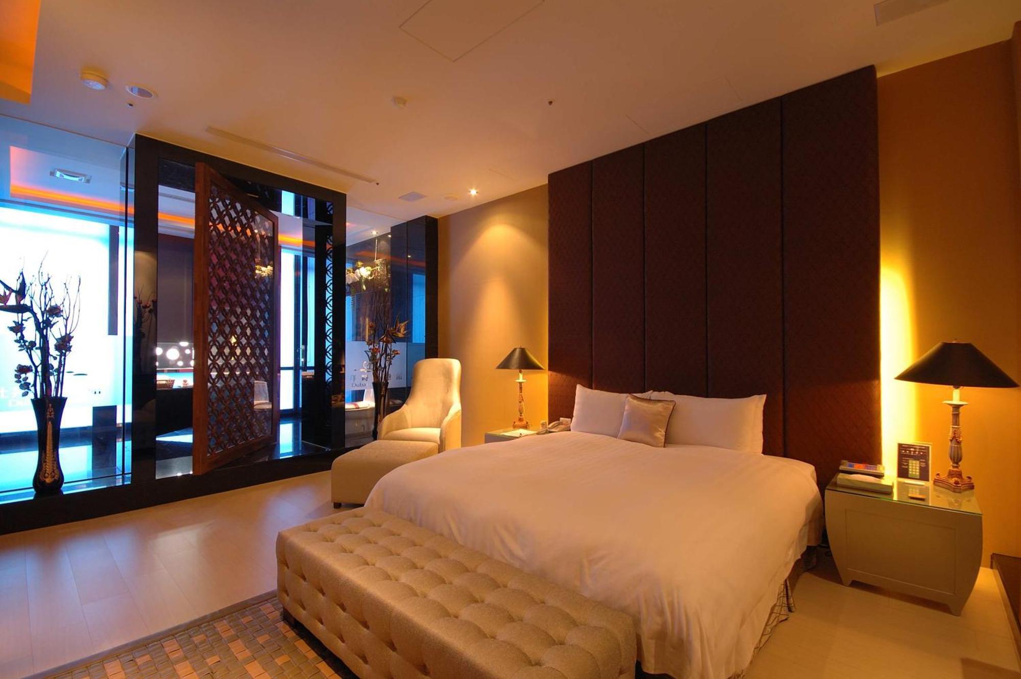 Dubai Motel Yilan Exteriör bild