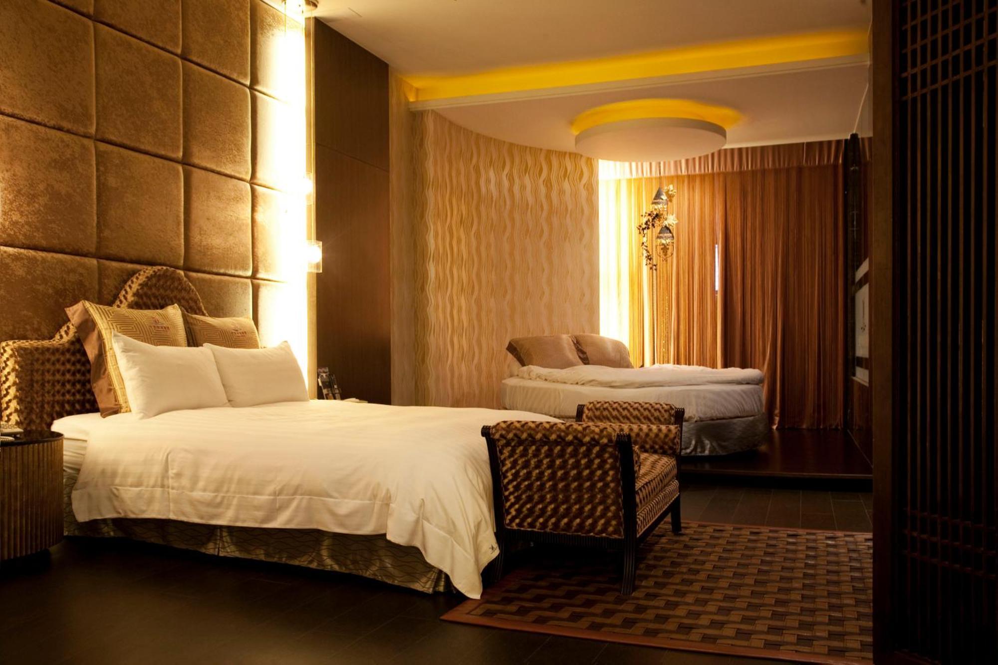 Dubai Motel Yilan Exteriör bild