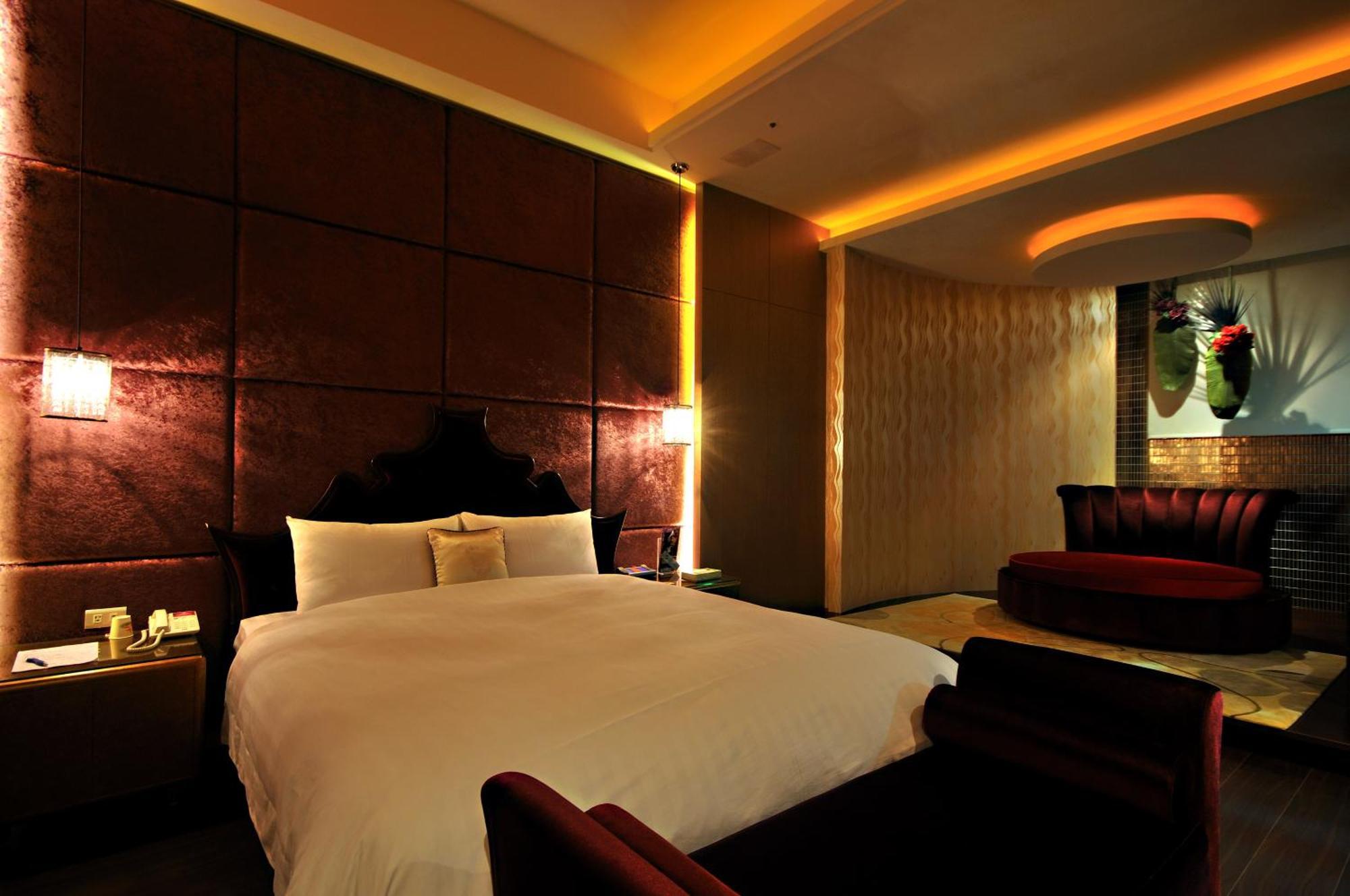 Dubai Motel Yilan Exteriör bild