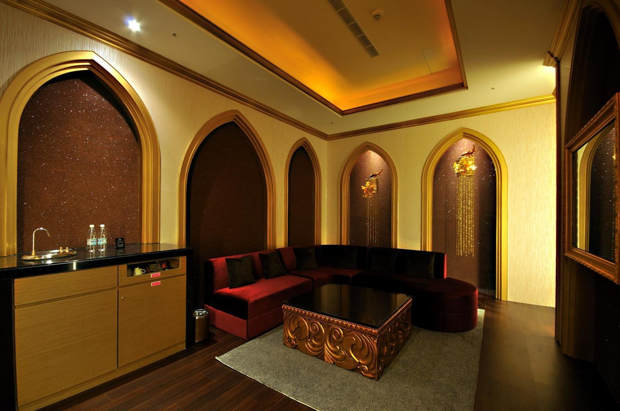 Dubai Motel Yilan Exteriör bild