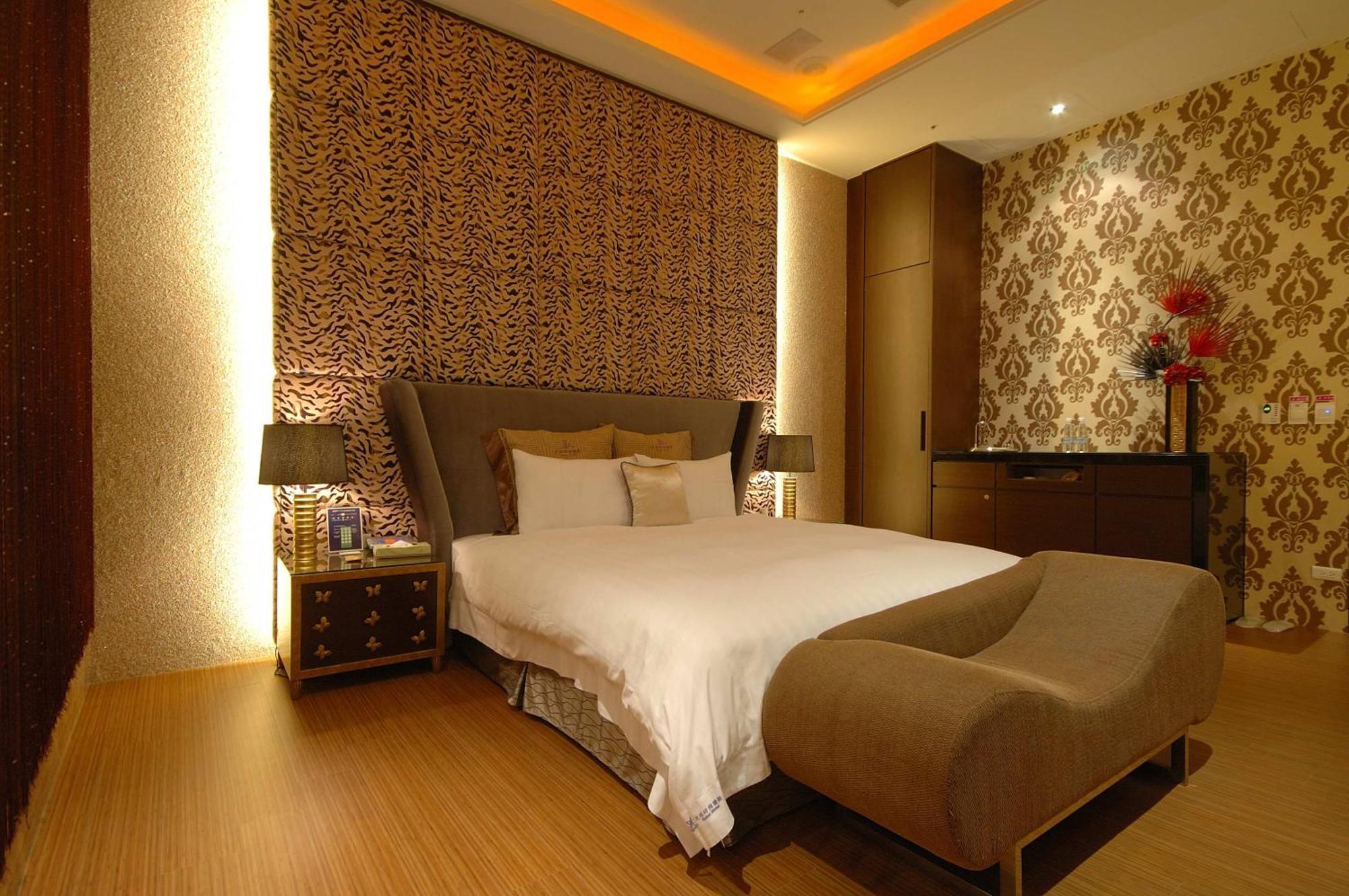 Dubai Motel Yilan Exteriör bild