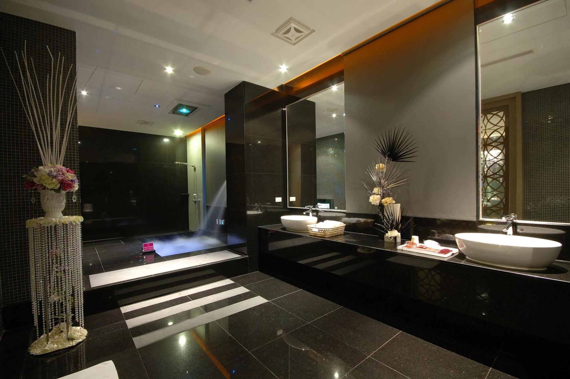 Dubai Motel Yilan Exteriör bild