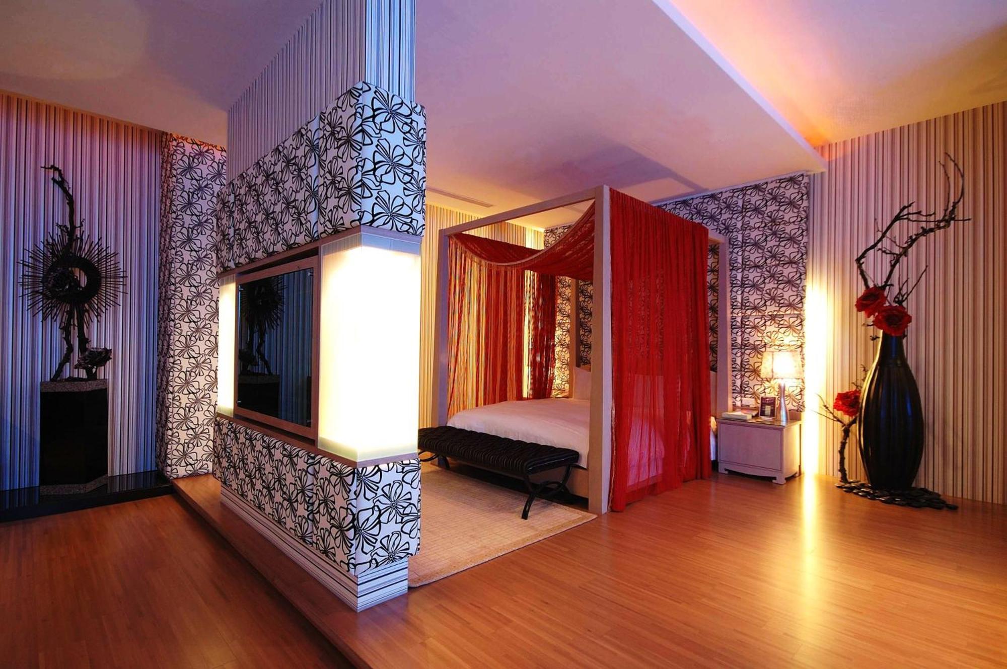 Dubai Motel Yilan Exteriör bild