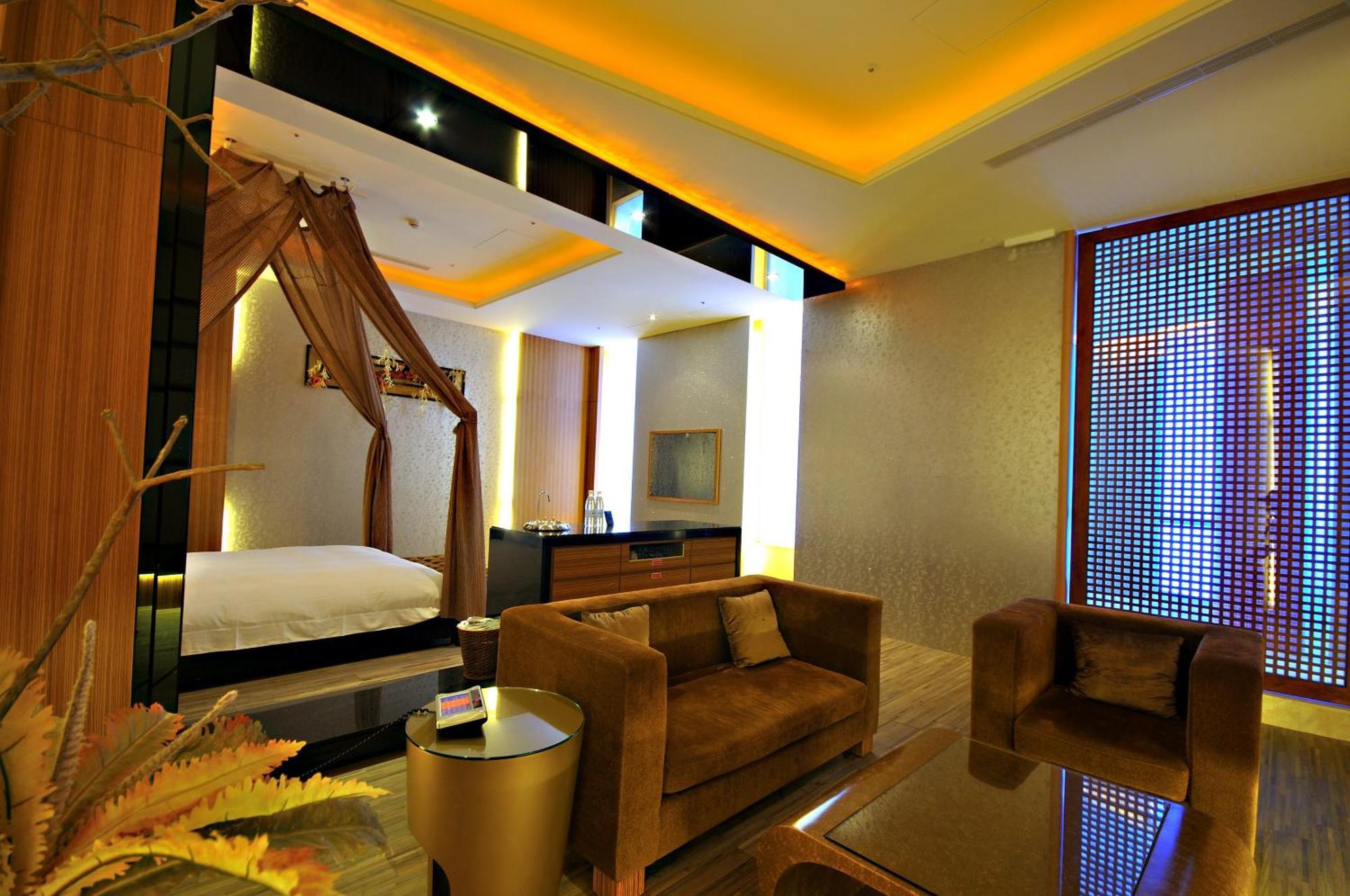Dubai Motel Yilan Exteriör bild