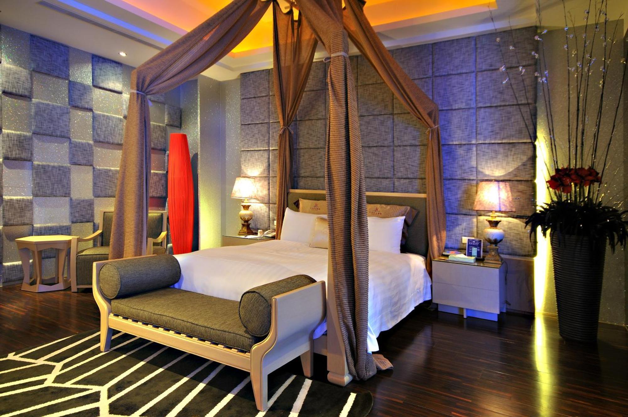 Dubai Motel Yilan Exteriör bild
