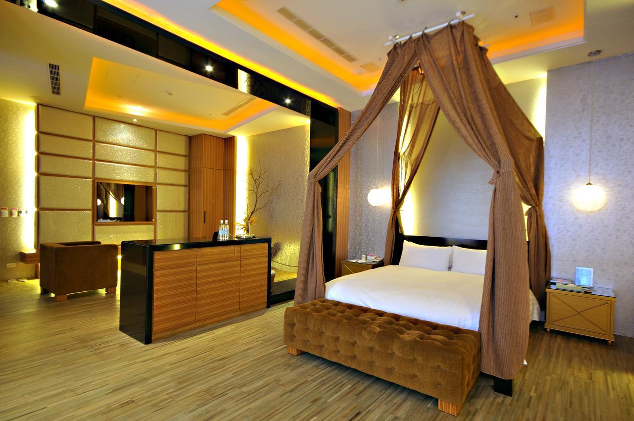 Dubai Motel Yilan Exteriör bild