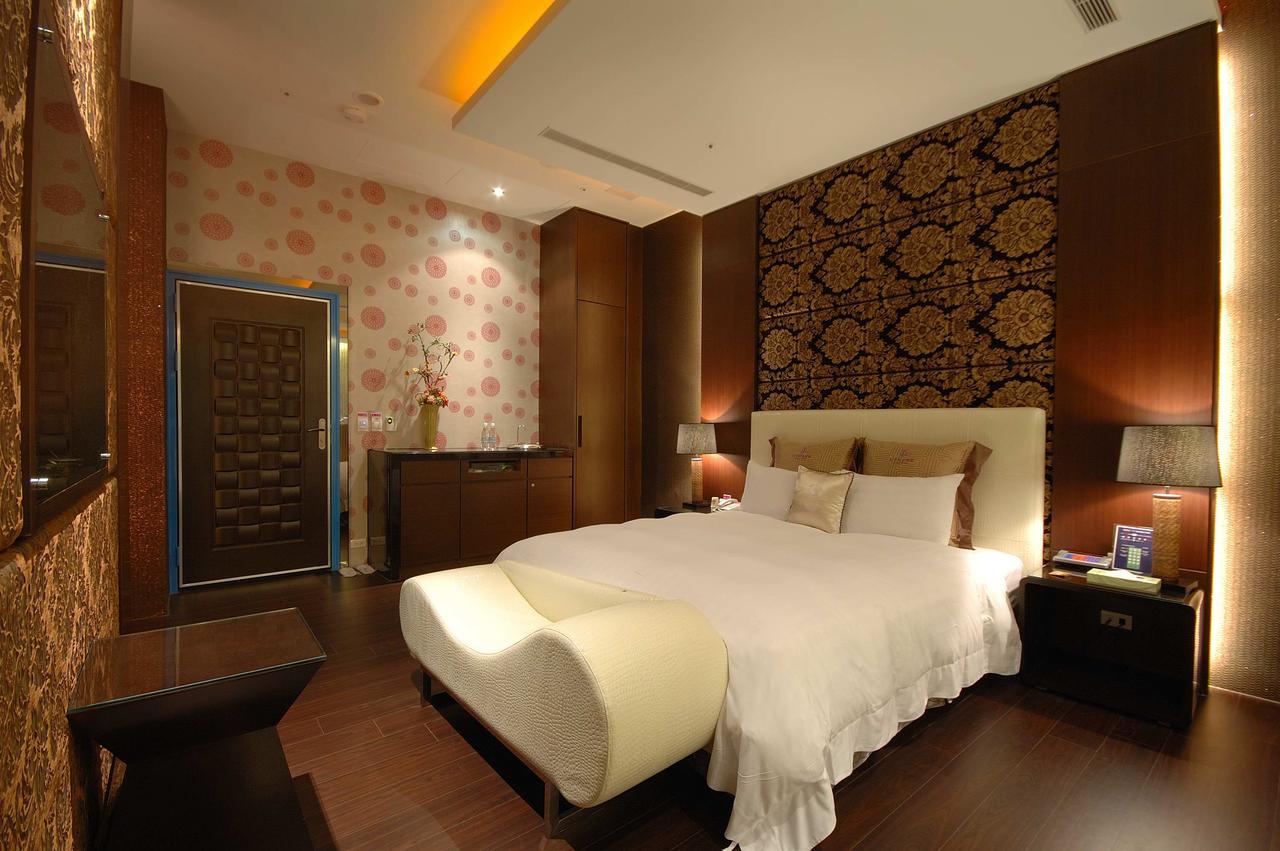 Dubai Motel Yilan Exteriör bild