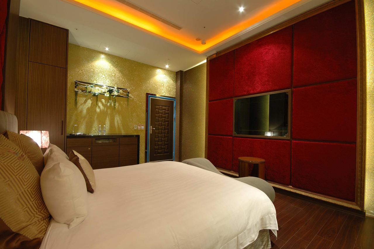 Dubai Motel Yilan Exteriör bild