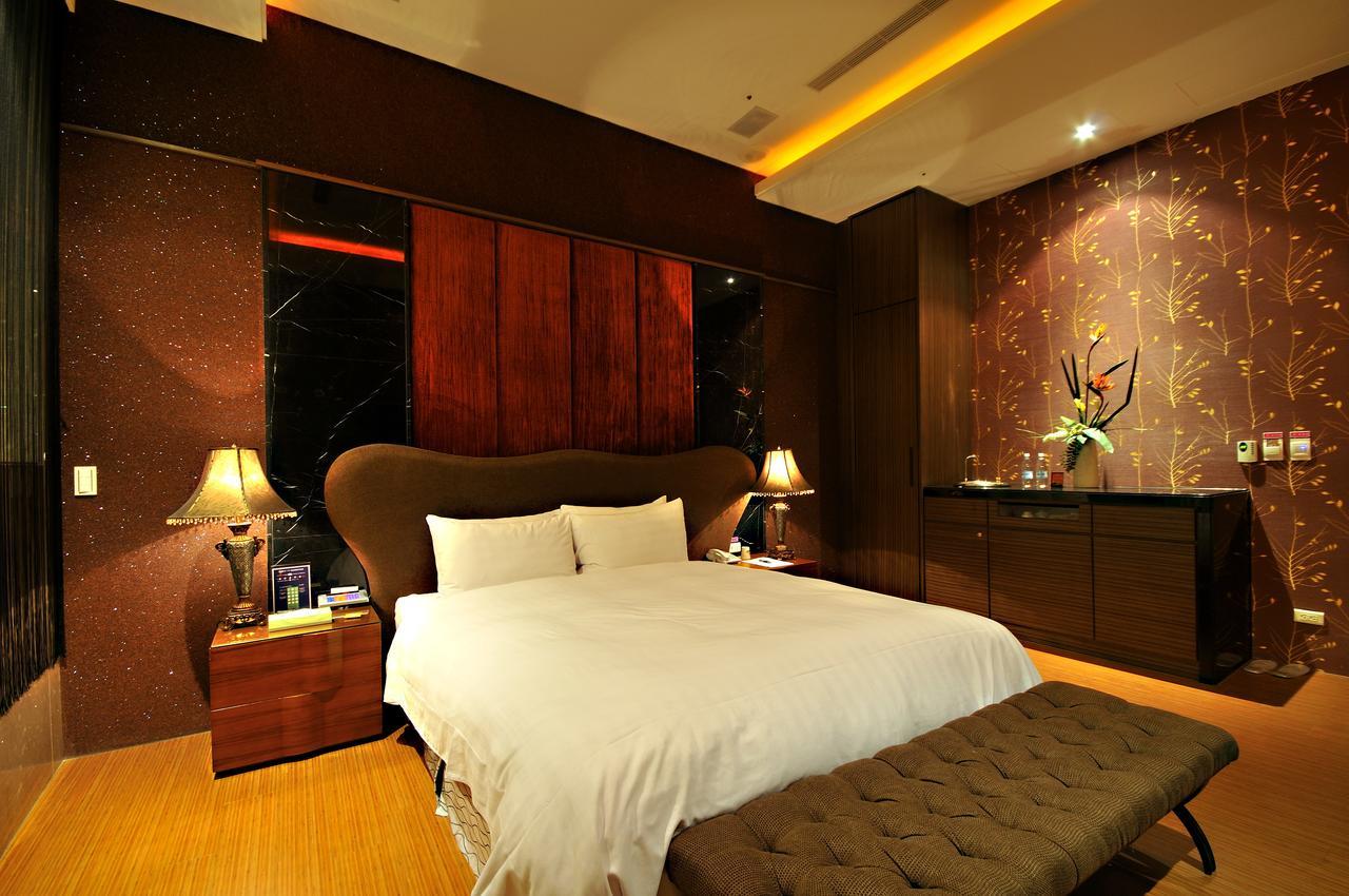 Dubai Motel Yilan Exteriör bild