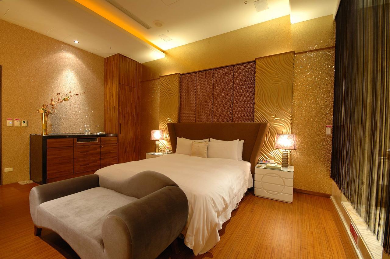 Dubai Motel Yilan Exteriör bild