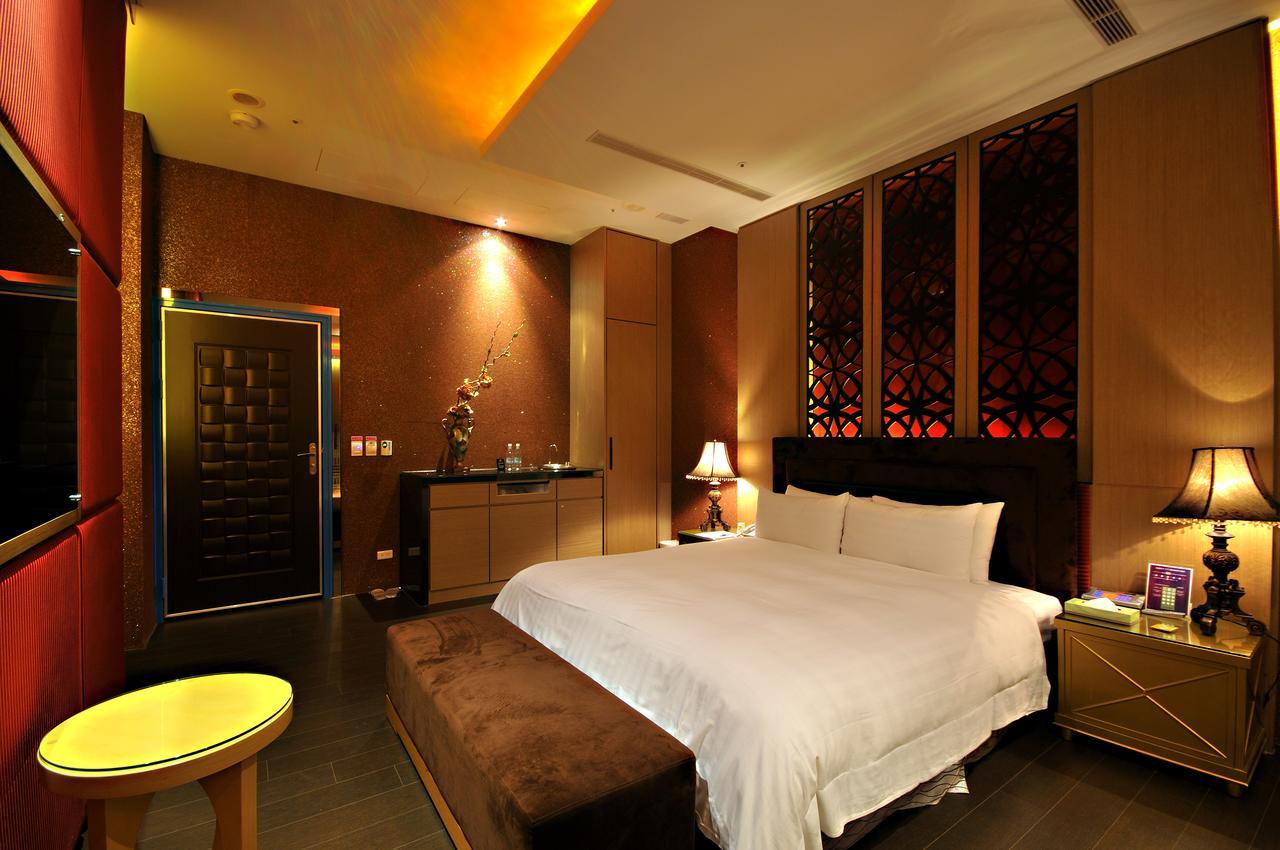 Dubai Motel Yilan Exteriör bild