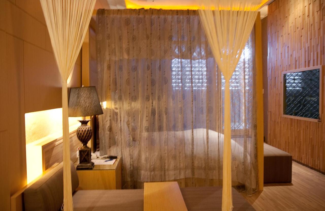 Dubai Motel Yilan Exteriör bild