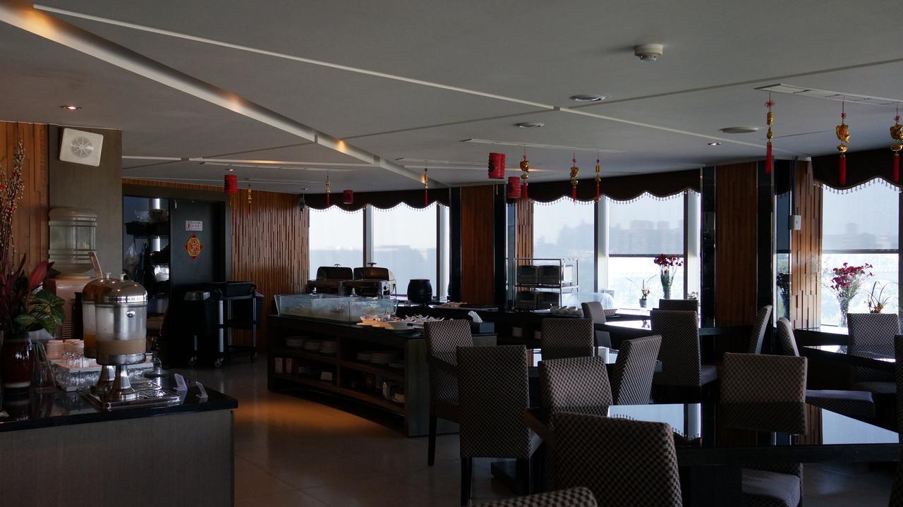 Dubai Motel Yilan Exteriör bild