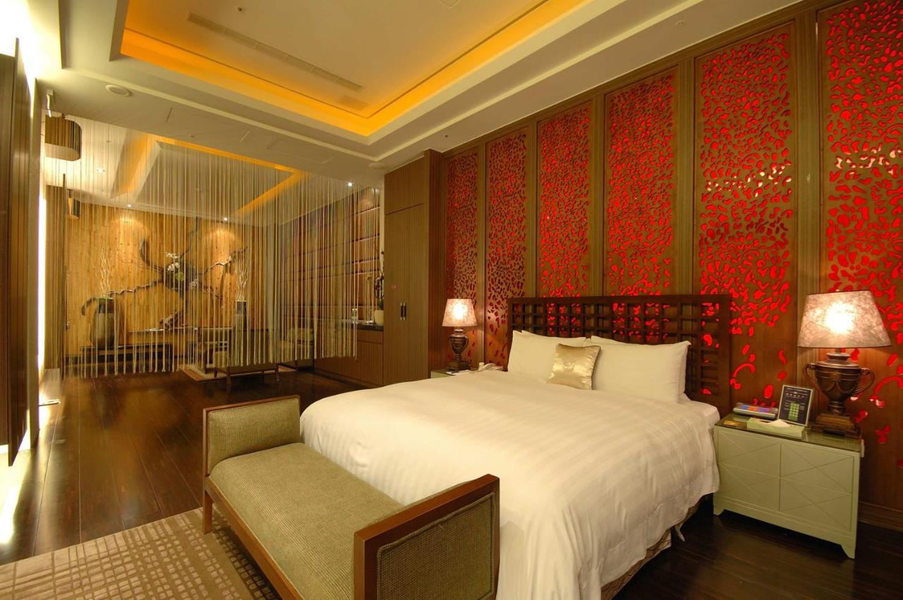 Dubai Motel Yilan Exteriör bild