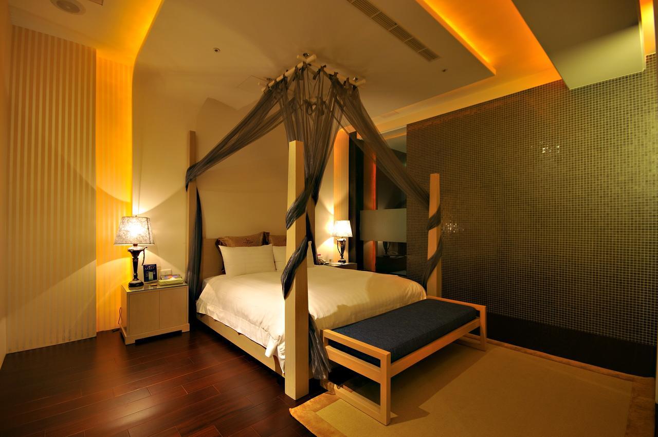 Dubai Motel Yilan Exteriör bild