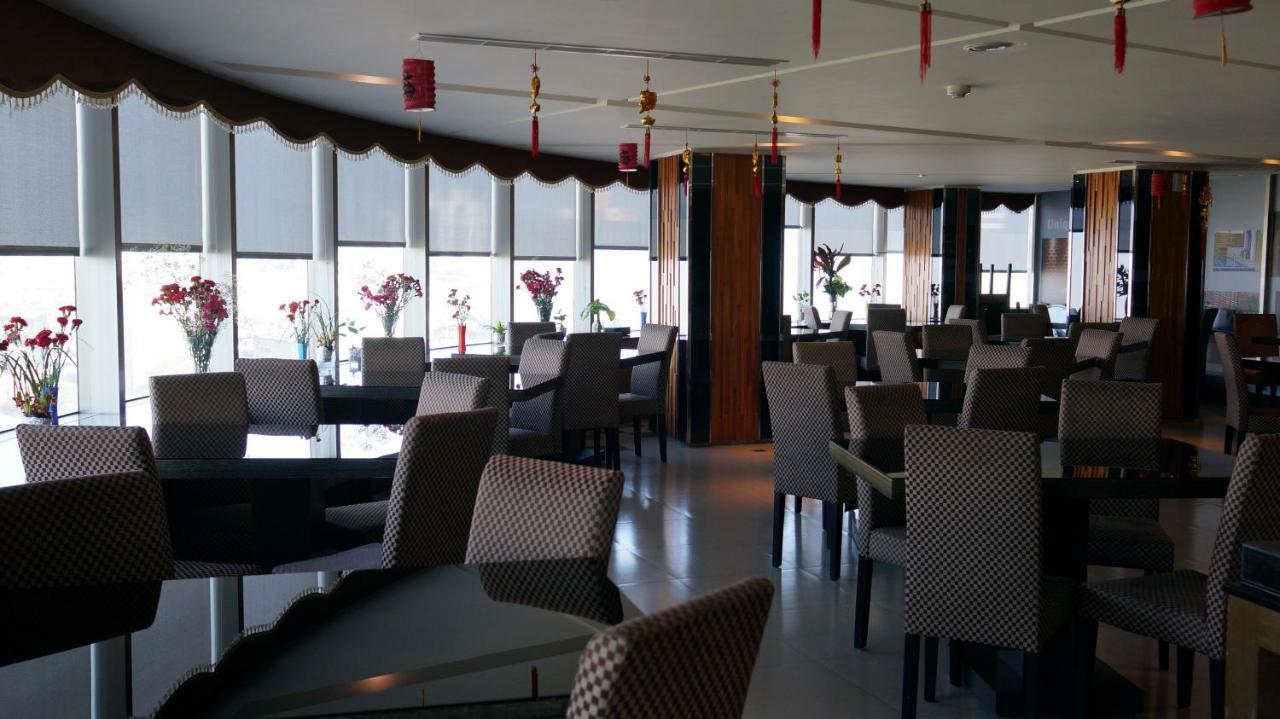 Dubai Motel Yilan Exteriör bild